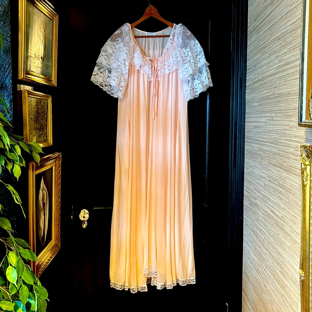 Vintage Miss Elaine Long Nightgown & Robe négligée penoir 2 piece pink lacy set